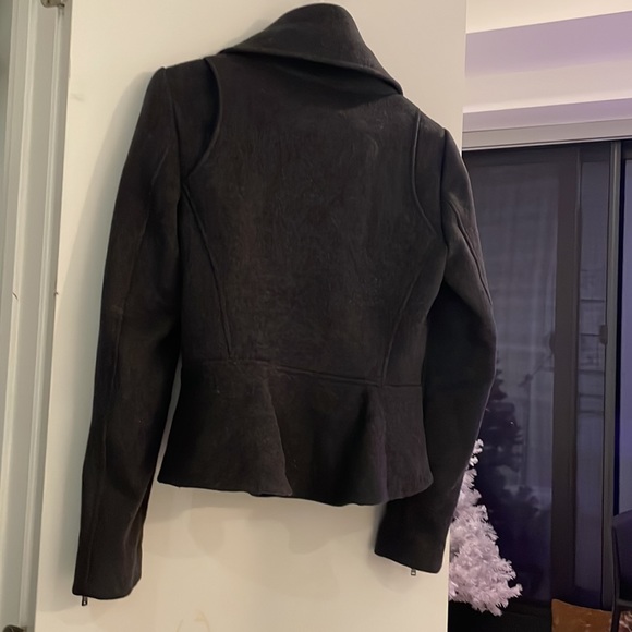 Gorgeous women’s 100% wool Elie Tahari winter coat. - Picture 2 of 16